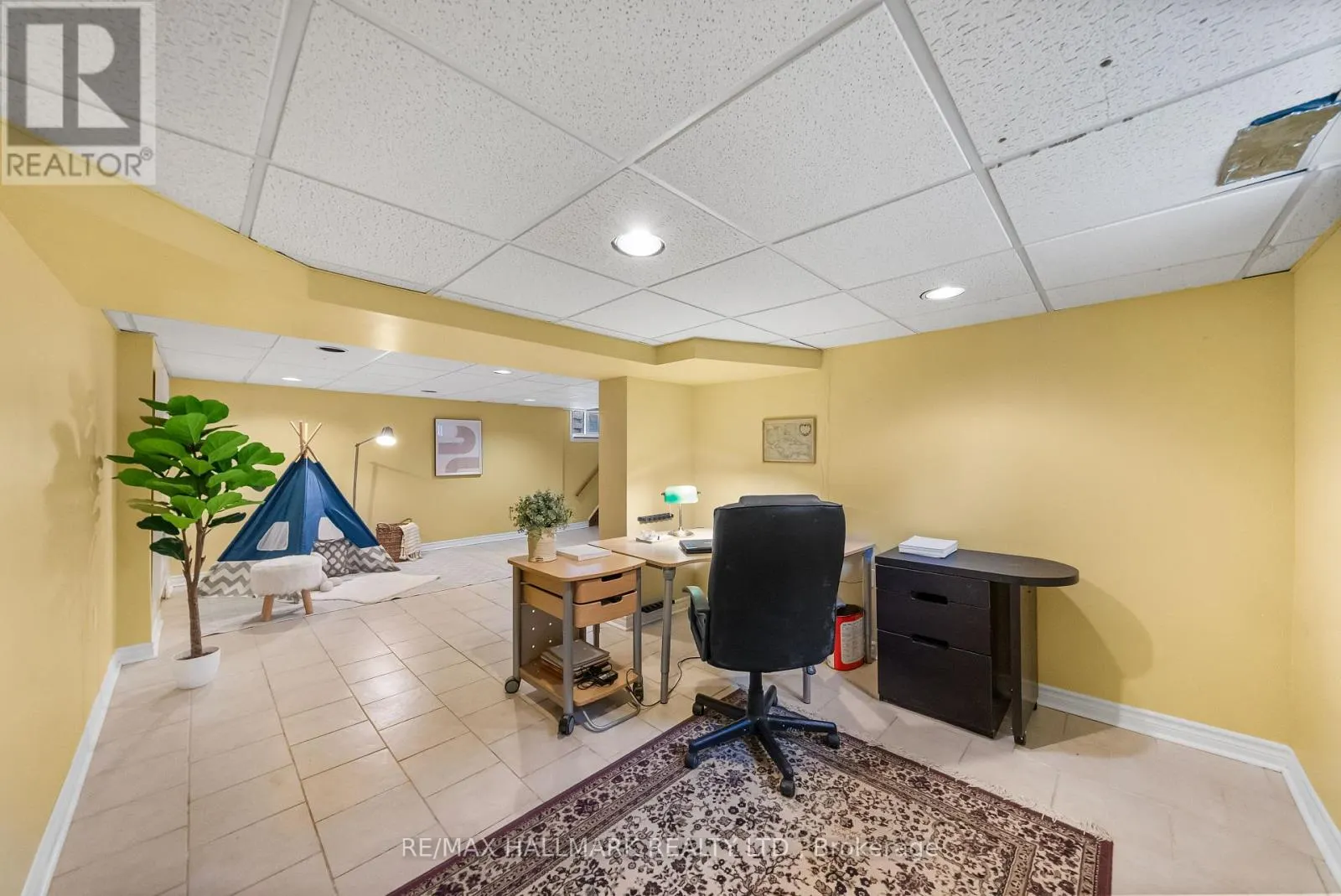 266 CHINE DRIVE