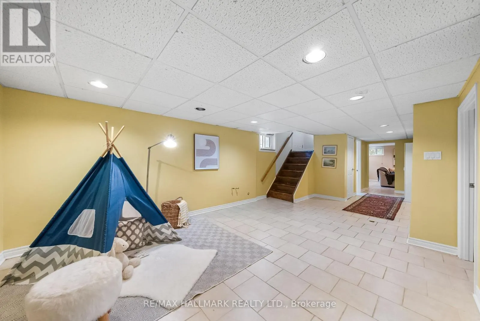 266 CHINE DRIVE