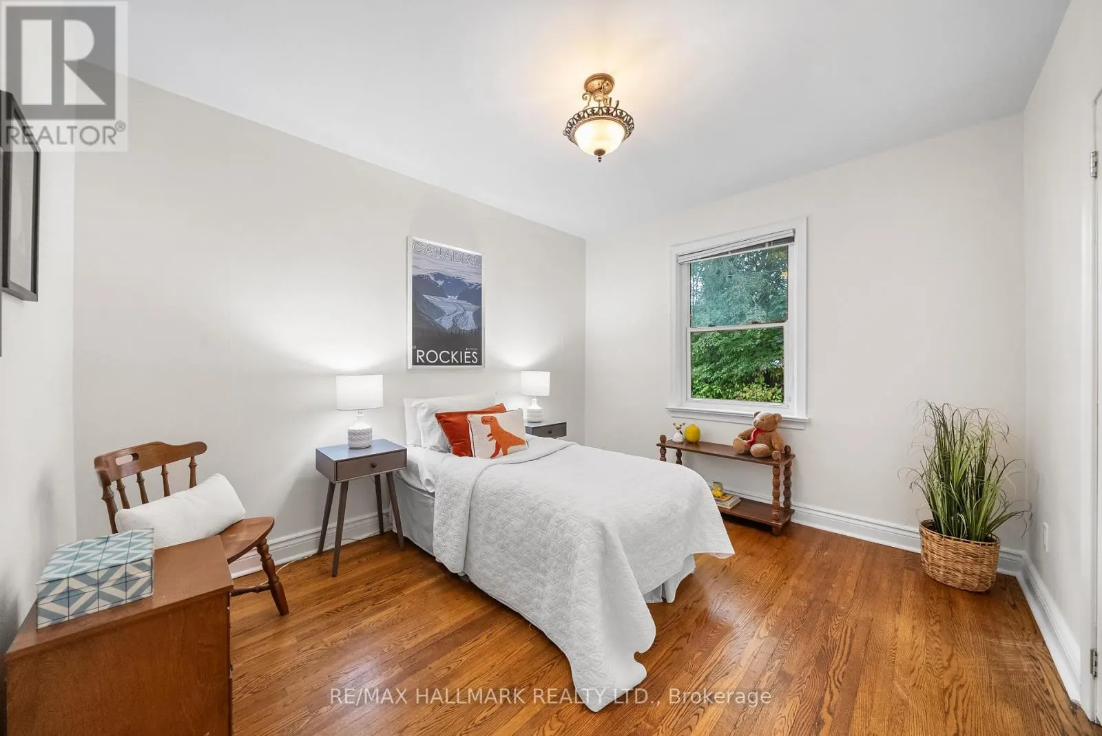 266 CHINE DRIVE