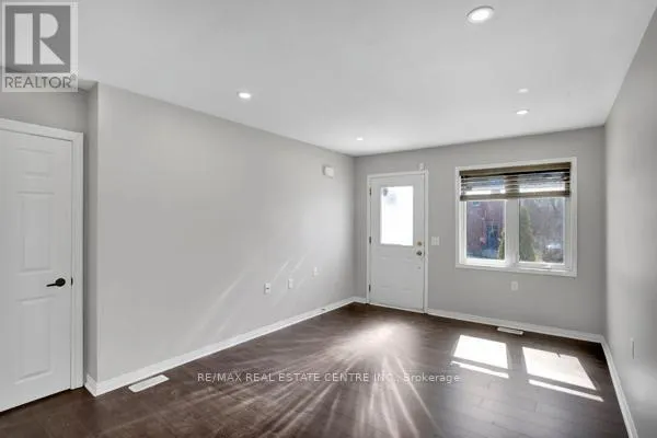 UPPER - 58 AVENUE STREET