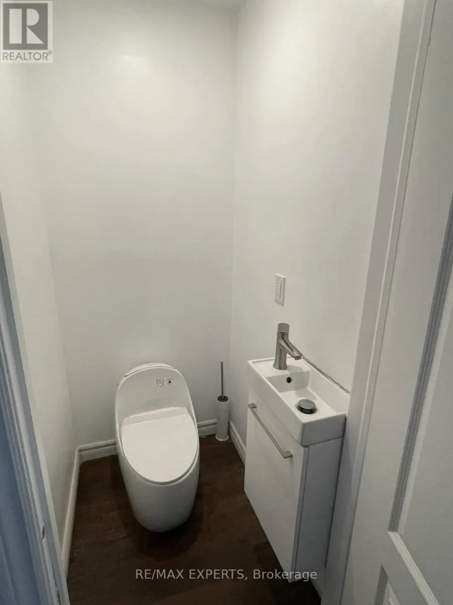 UNIT 2 - 143 CHESTER LE BOULEVARD
