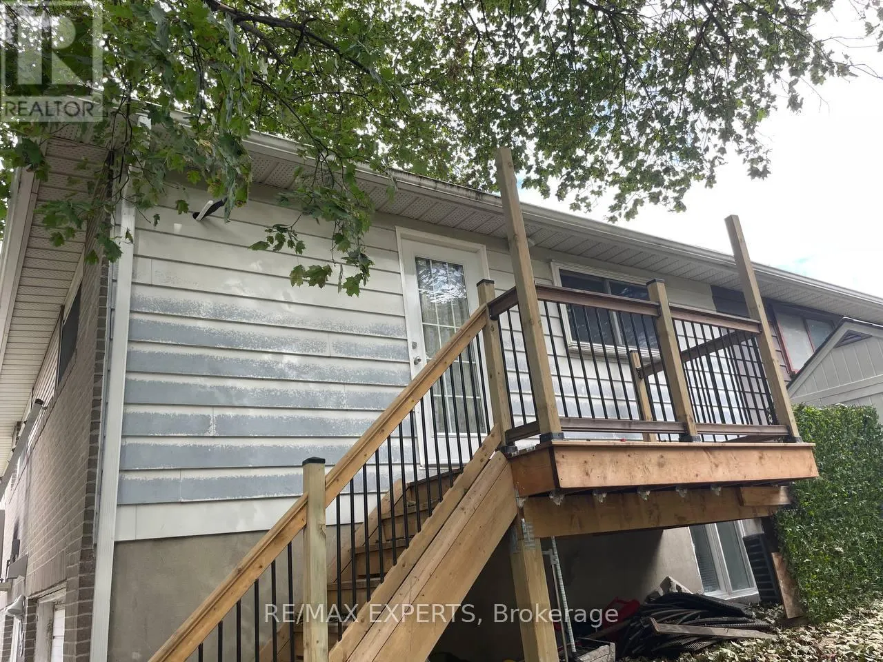 UNIT 2 - 143 CHESTER LE BOULEVARD