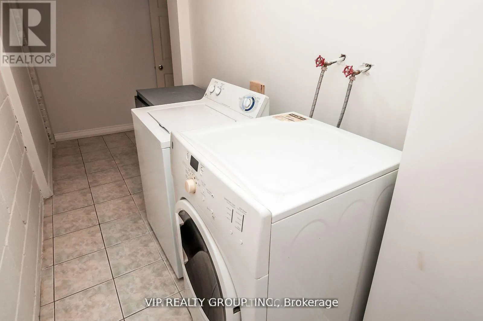 UNIT 2 - 2626 EGLINTON AVENUE E