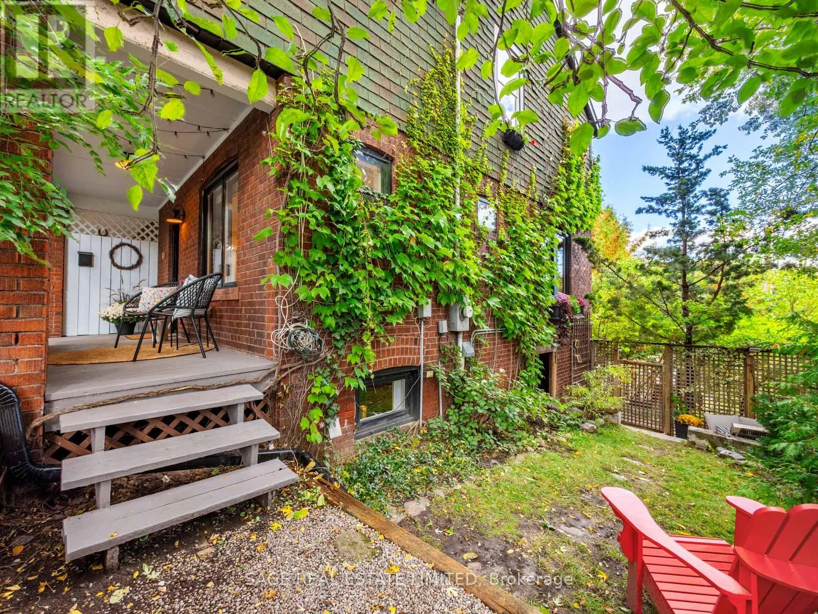 439 LESLIE STREET