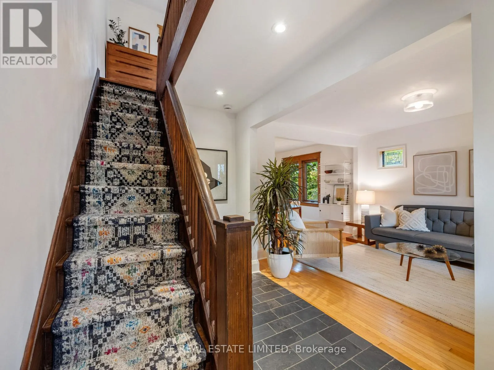 439 LESLIE STREET