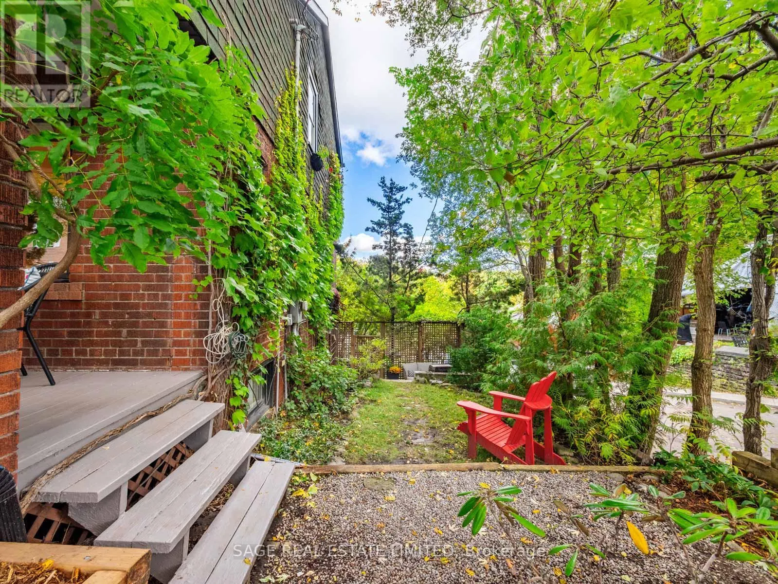 439 LESLIE STREET