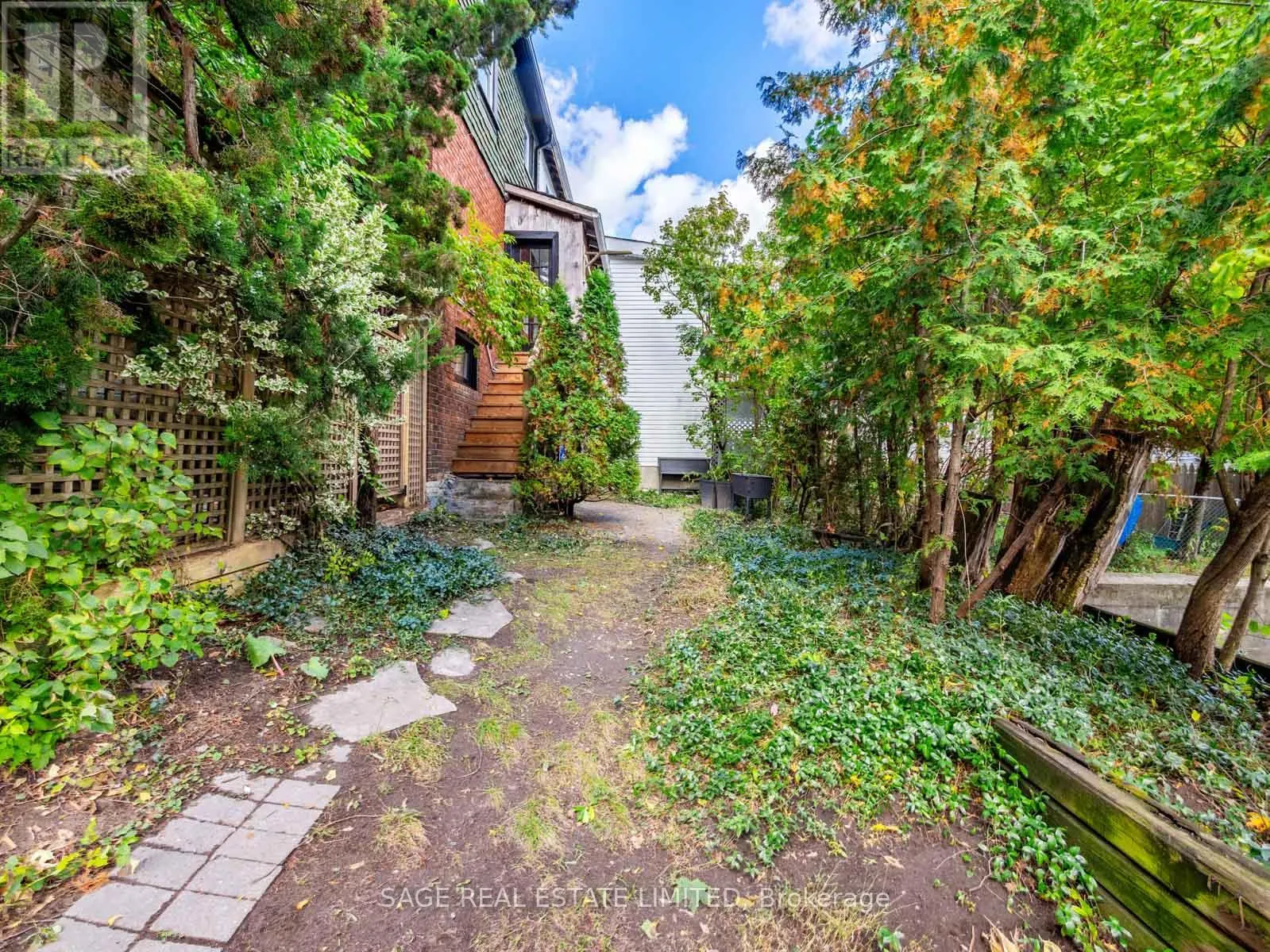 439 LESLIE STREET