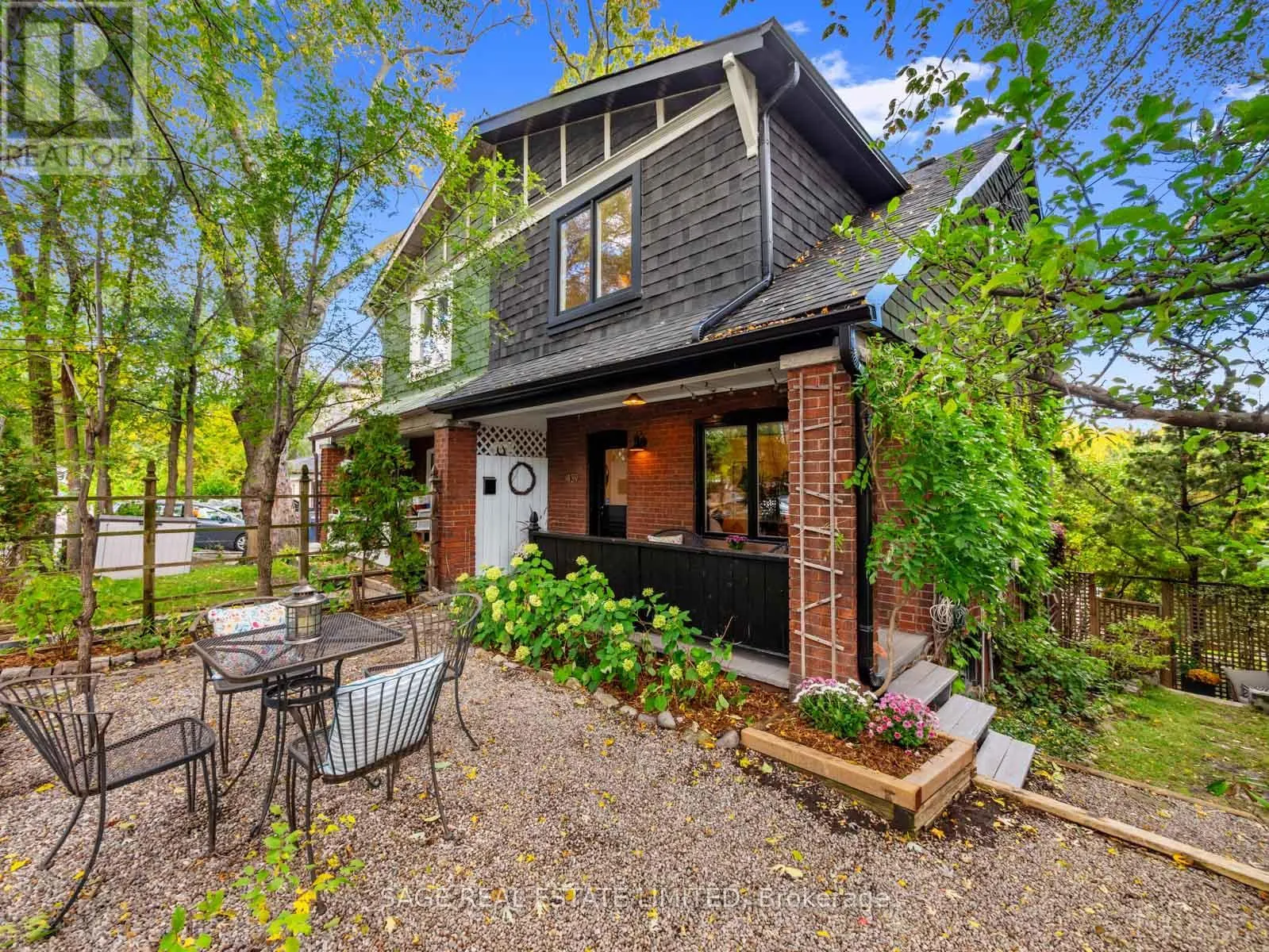 439 LESLIE STREET