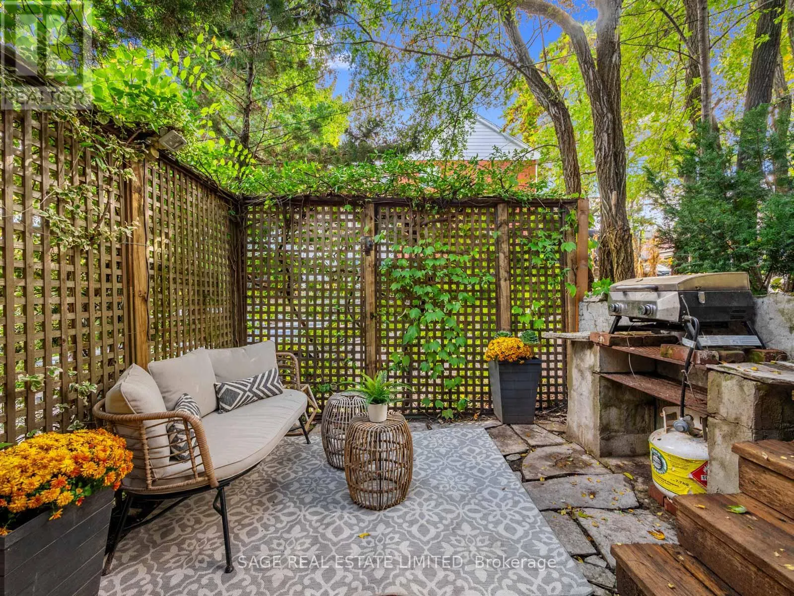 439 LESLIE STREET