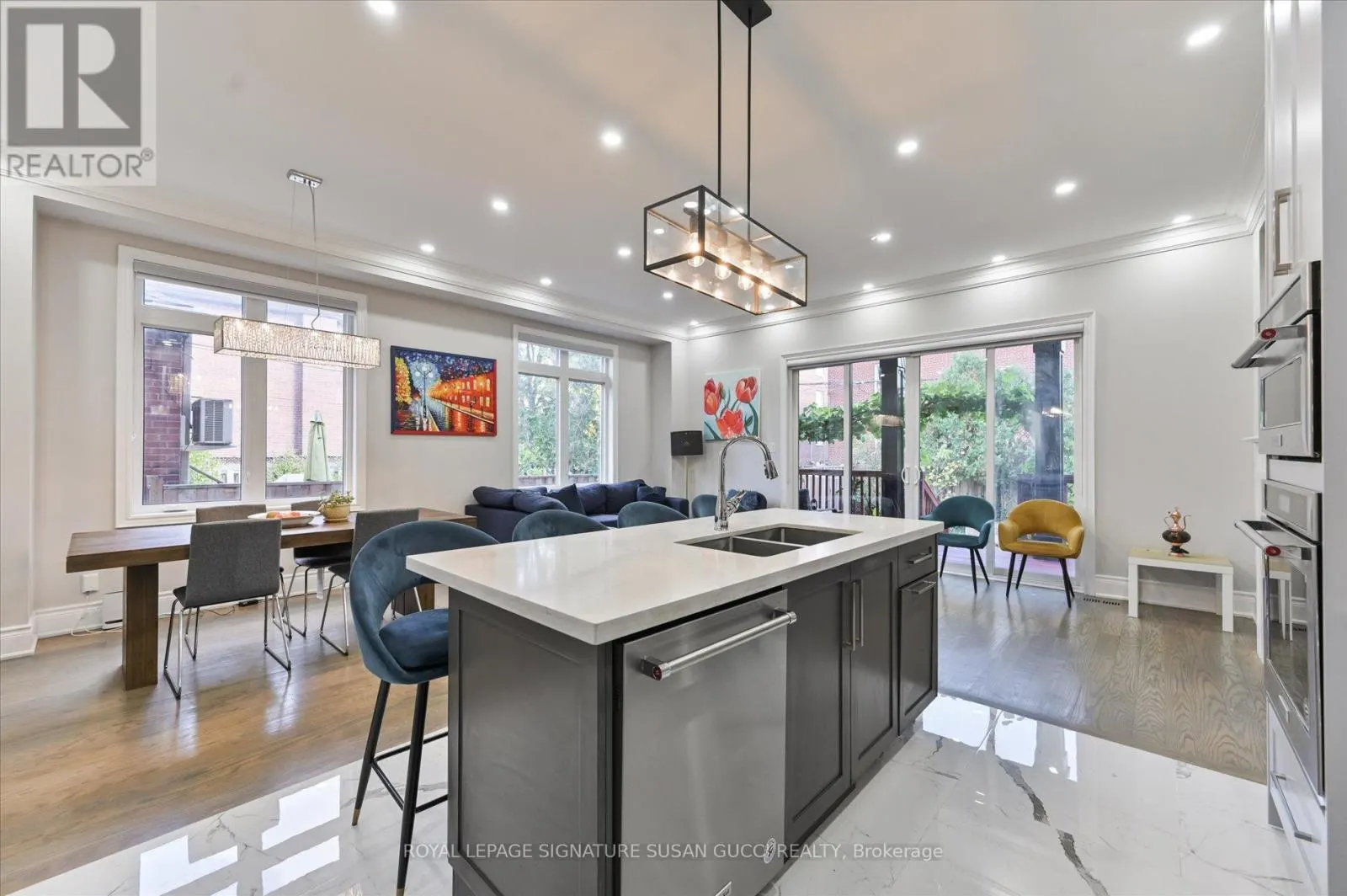 3 HOLMSTEAD AVENUE