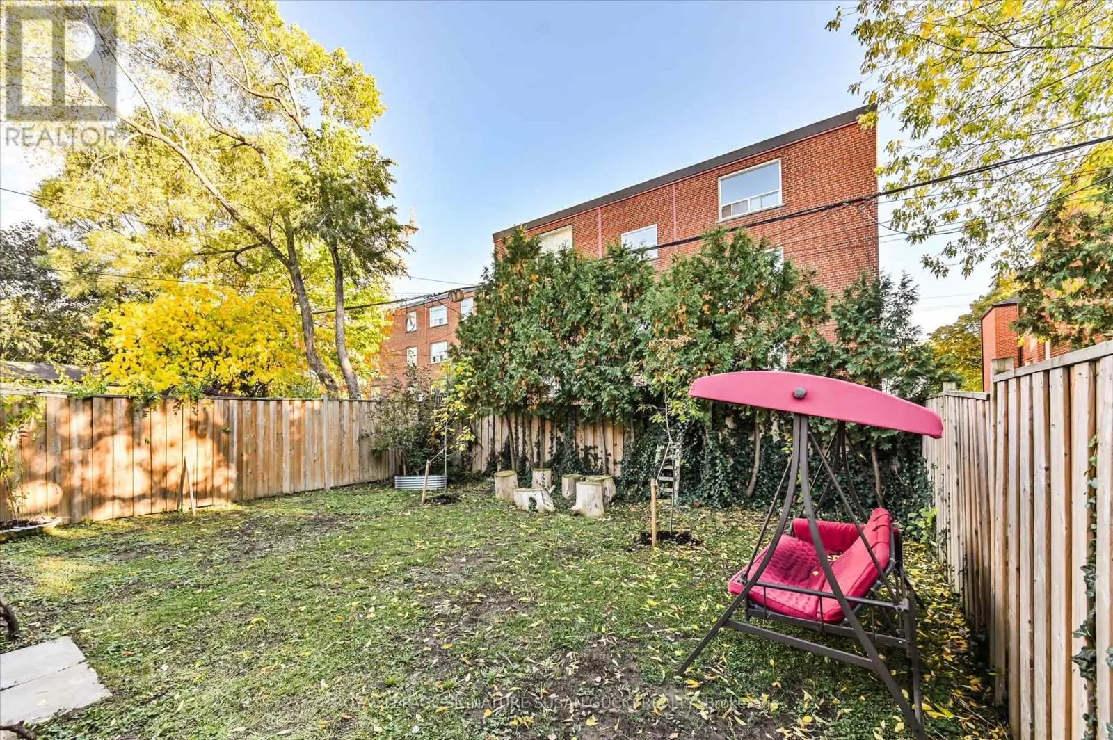 3 HOLMSTEAD AVENUE