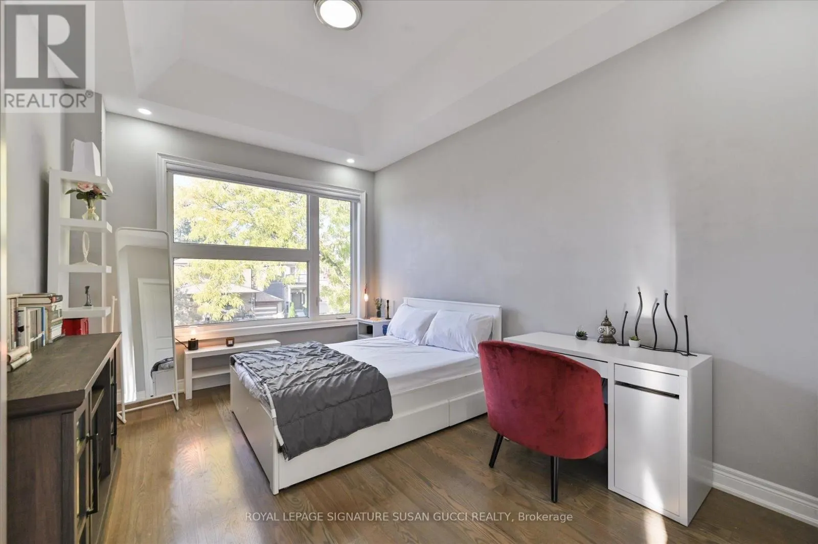 3 HOLMSTEAD AVENUE