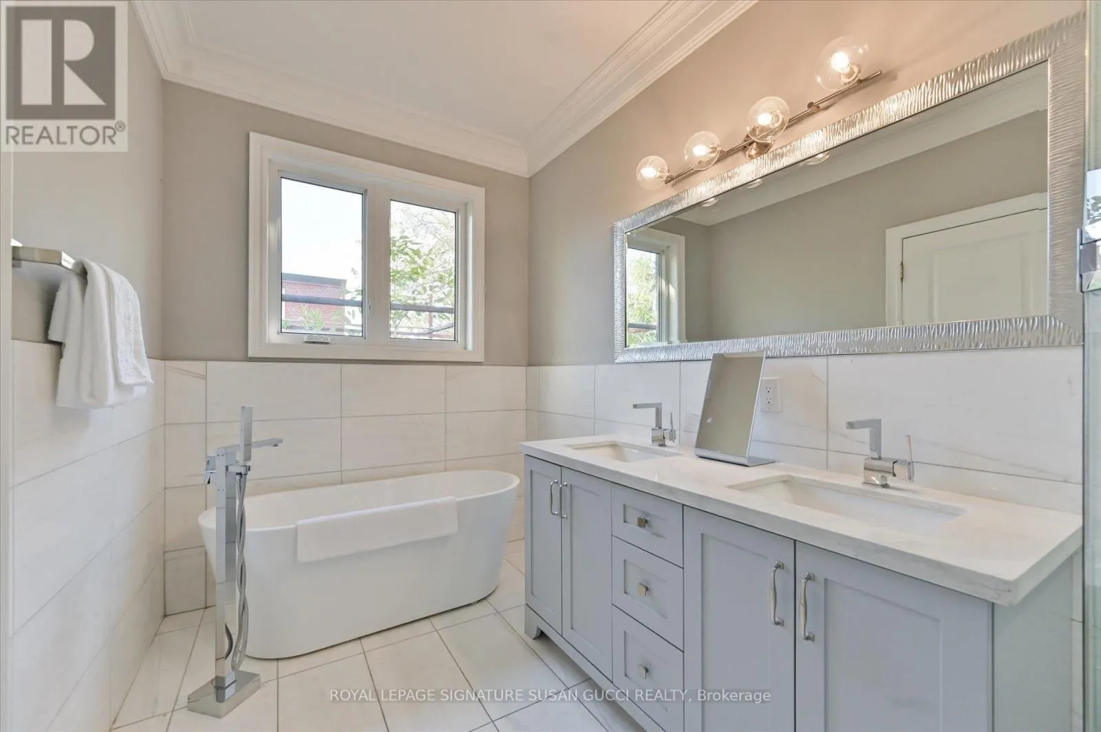 3 HOLMSTEAD AVENUE