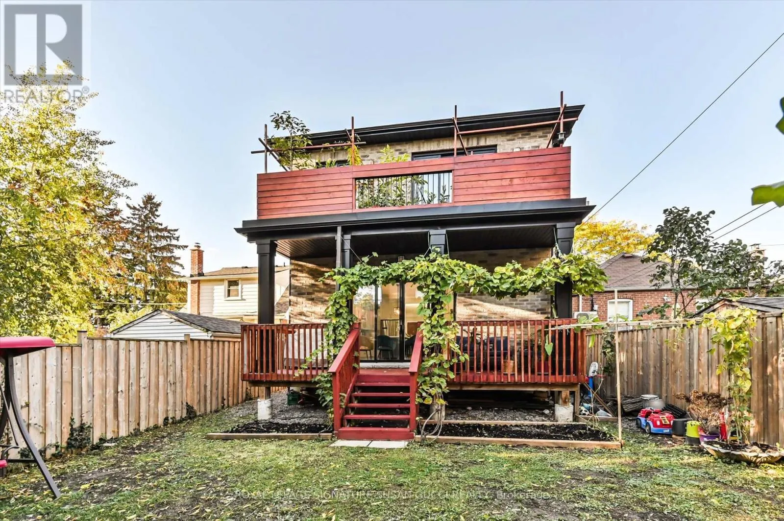 3 HOLMSTEAD AVENUE