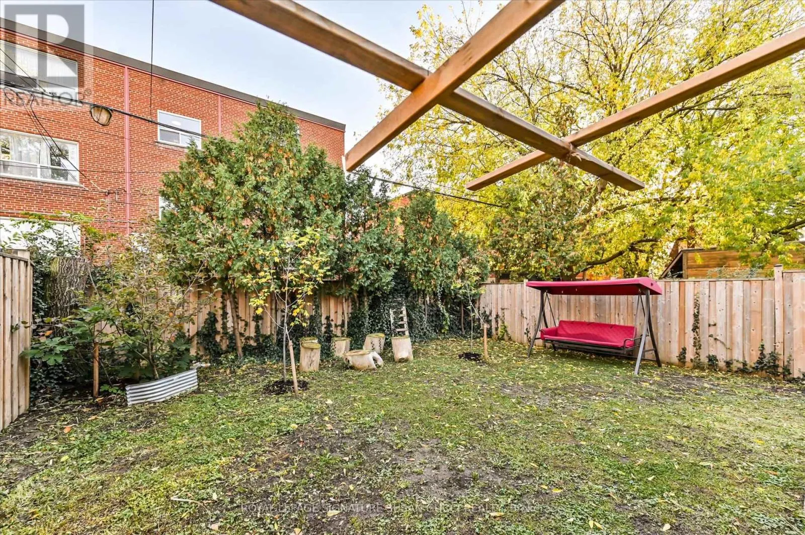 3 HOLMSTEAD AVENUE