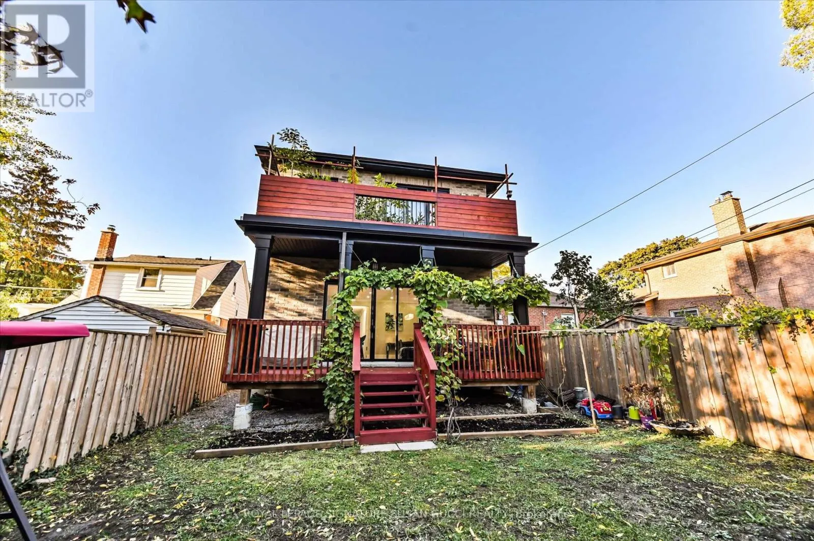 3 HOLMSTEAD AVENUE