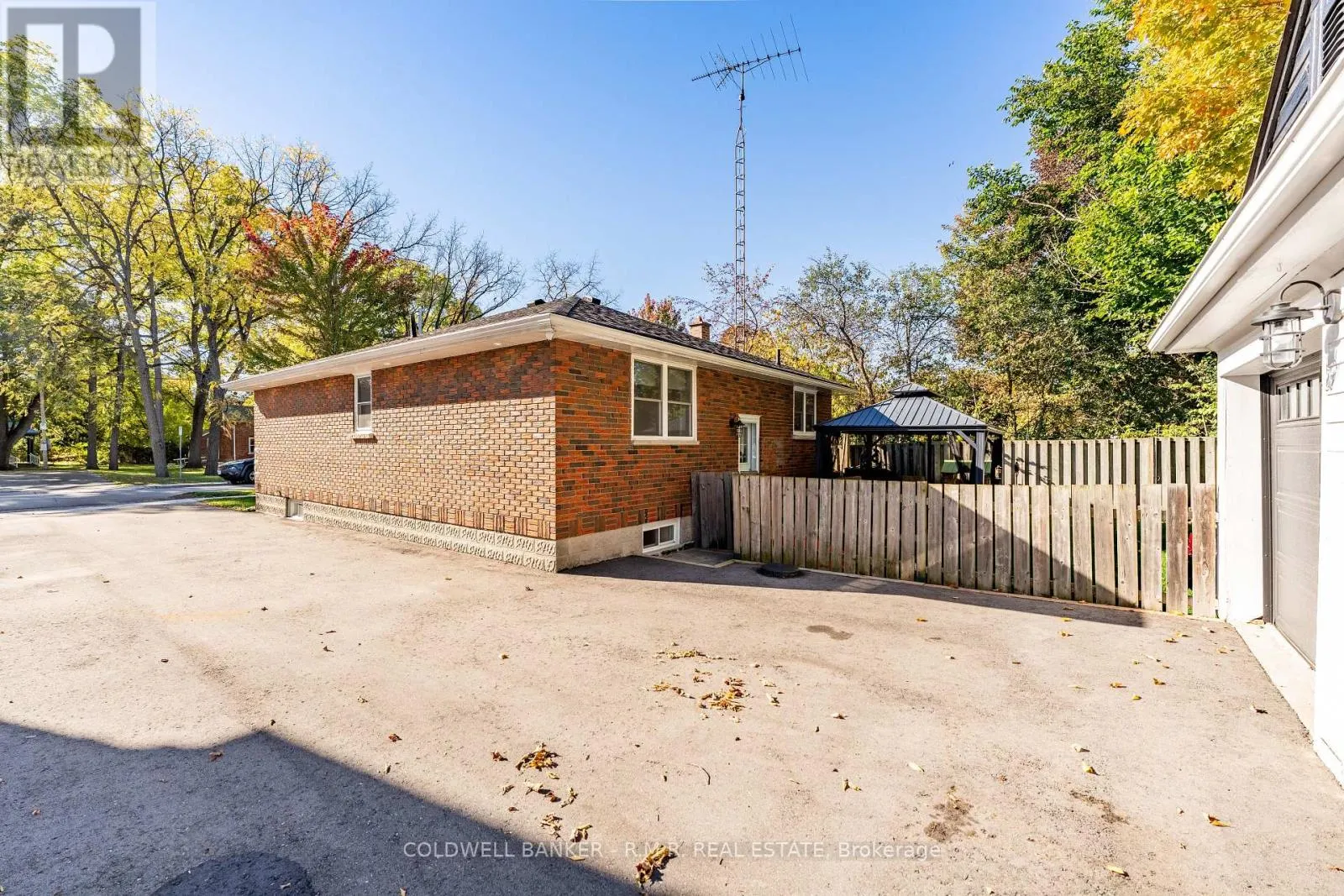 18 CENTREVIEW STREET