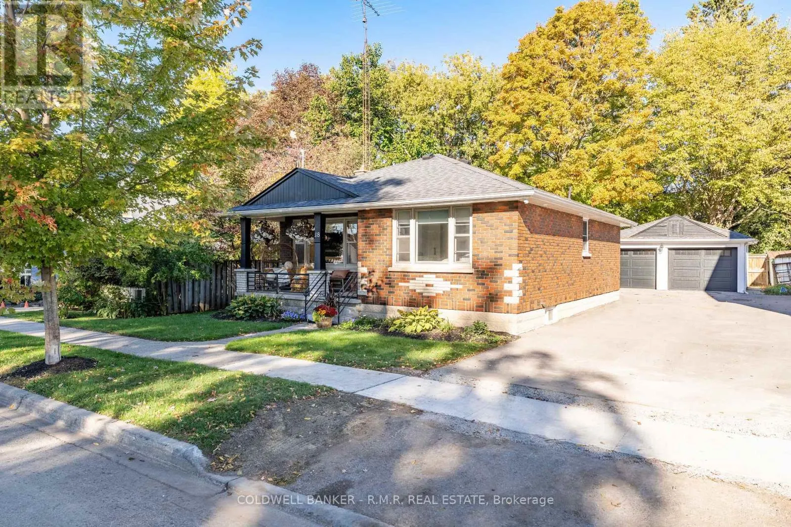 18 CENTREVIEW STREET