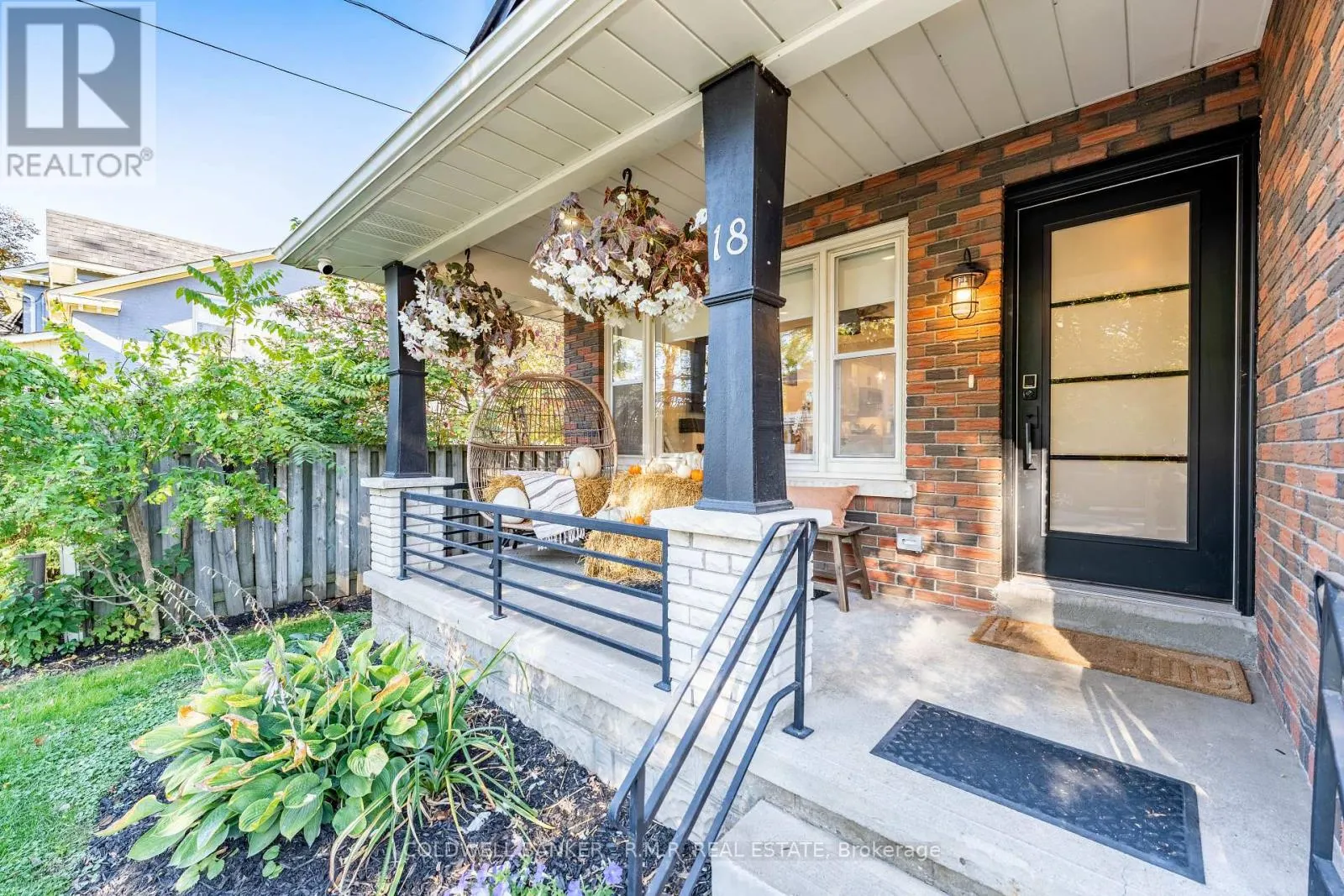 18 CENTREVIEW STREET