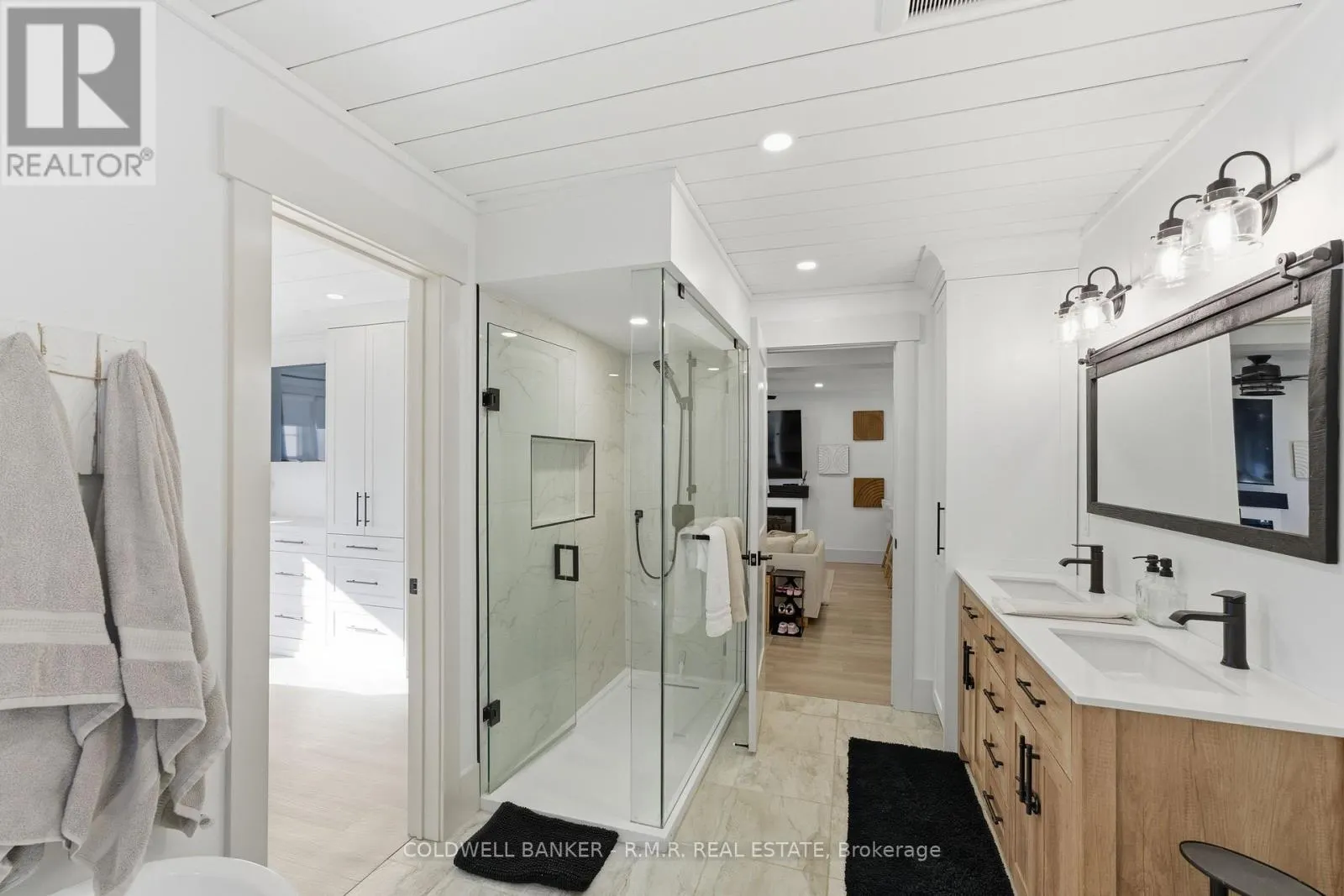 18 CENTREVIEW STREET