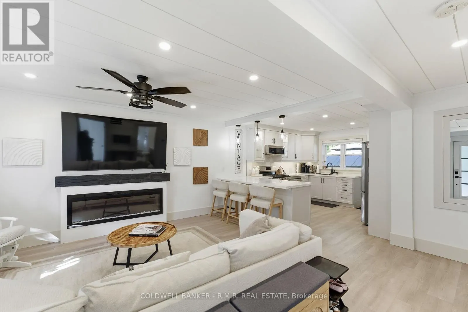 18 CENTREVIEW STREET