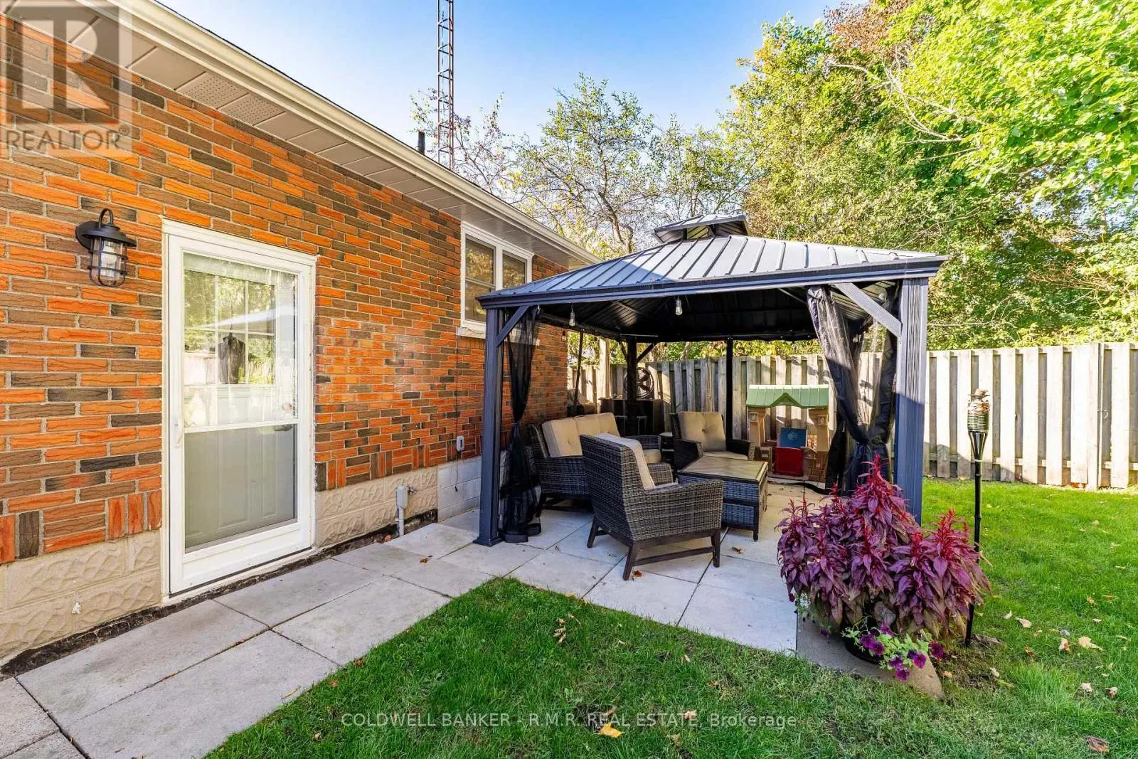 18 CENTREVIEW STREET