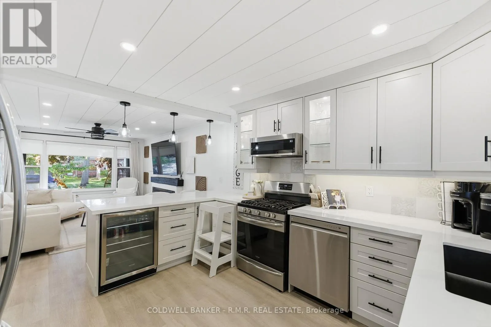 18 CENTREVIEW STREET