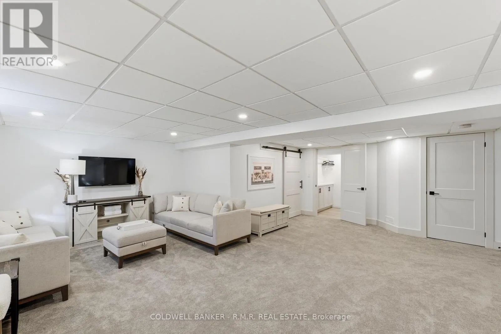 18 CENTREVIEW STREET