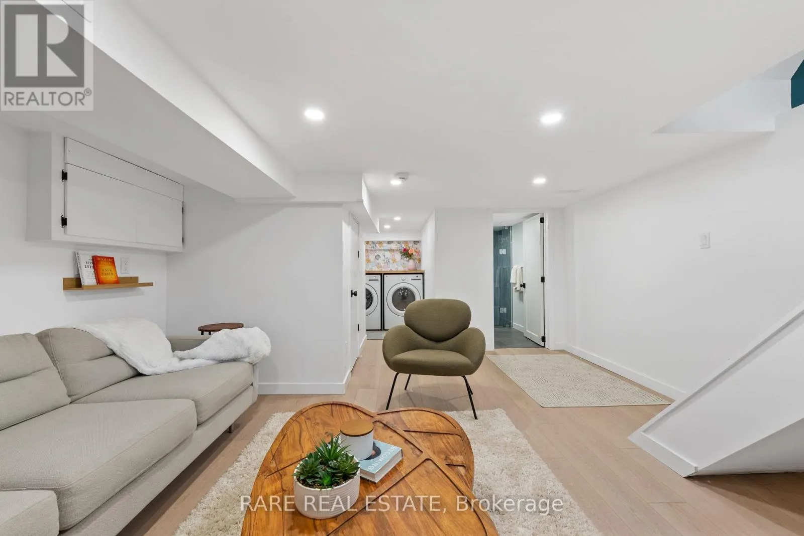 40 1/2 MORSE STREET N