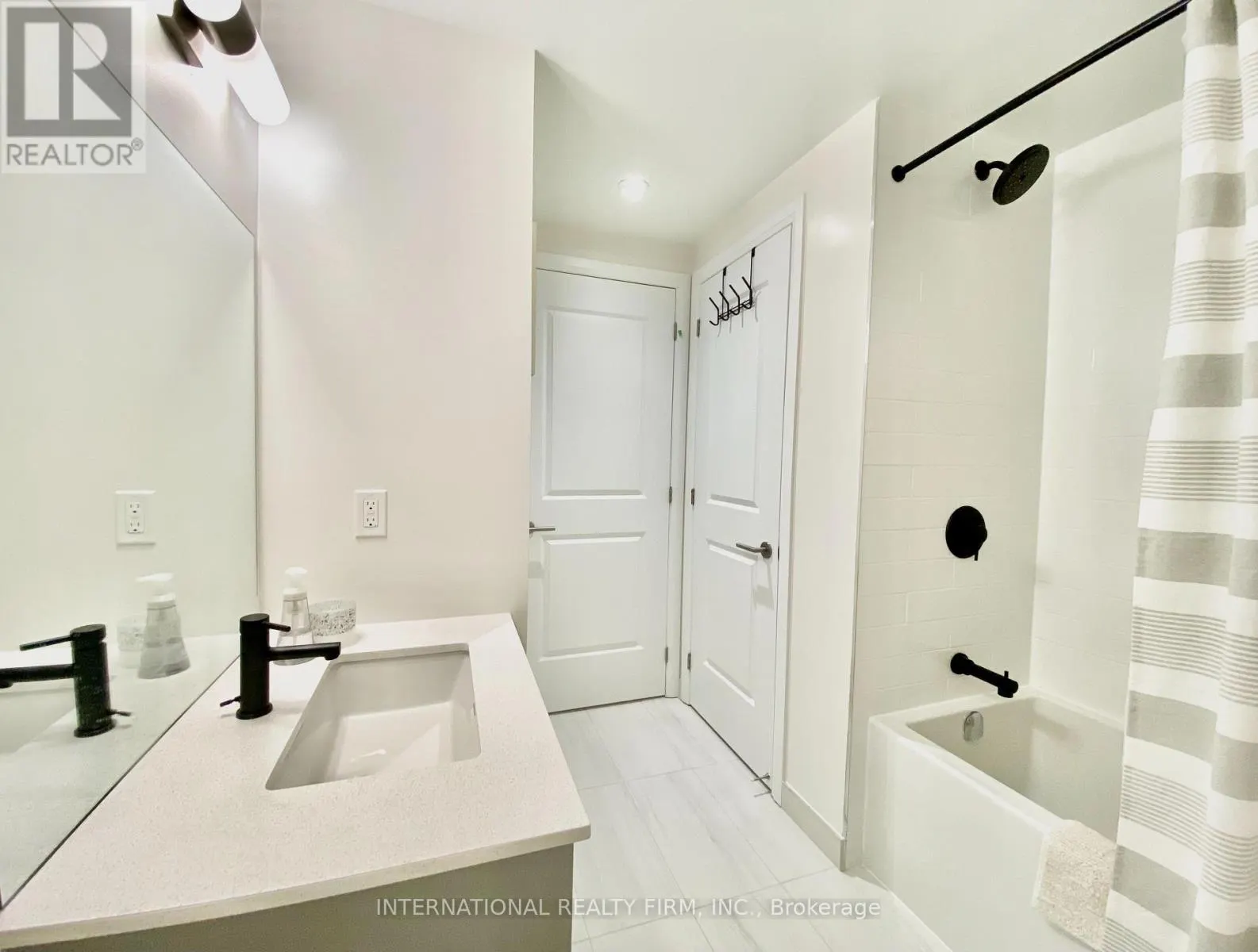 412 - 1630 QUEEN STREET E