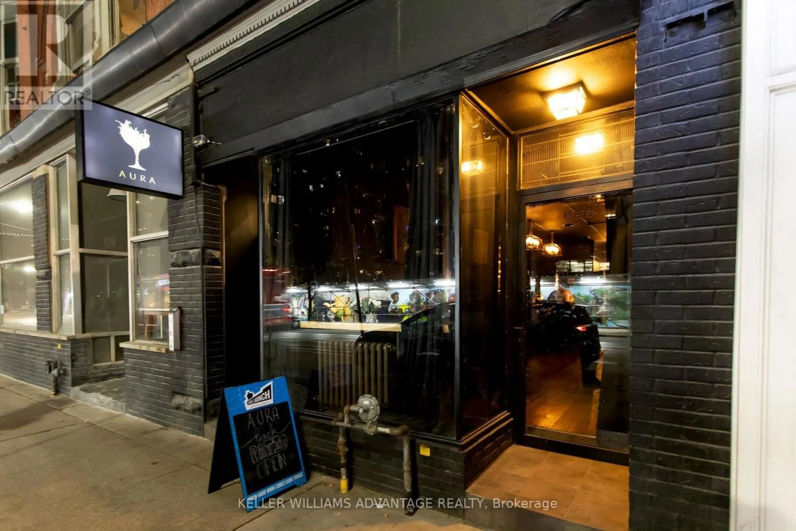 686 QUEEN STREET E