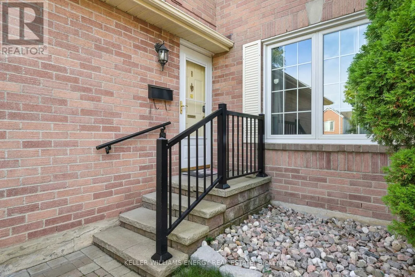 8 INGLIS AVENUE