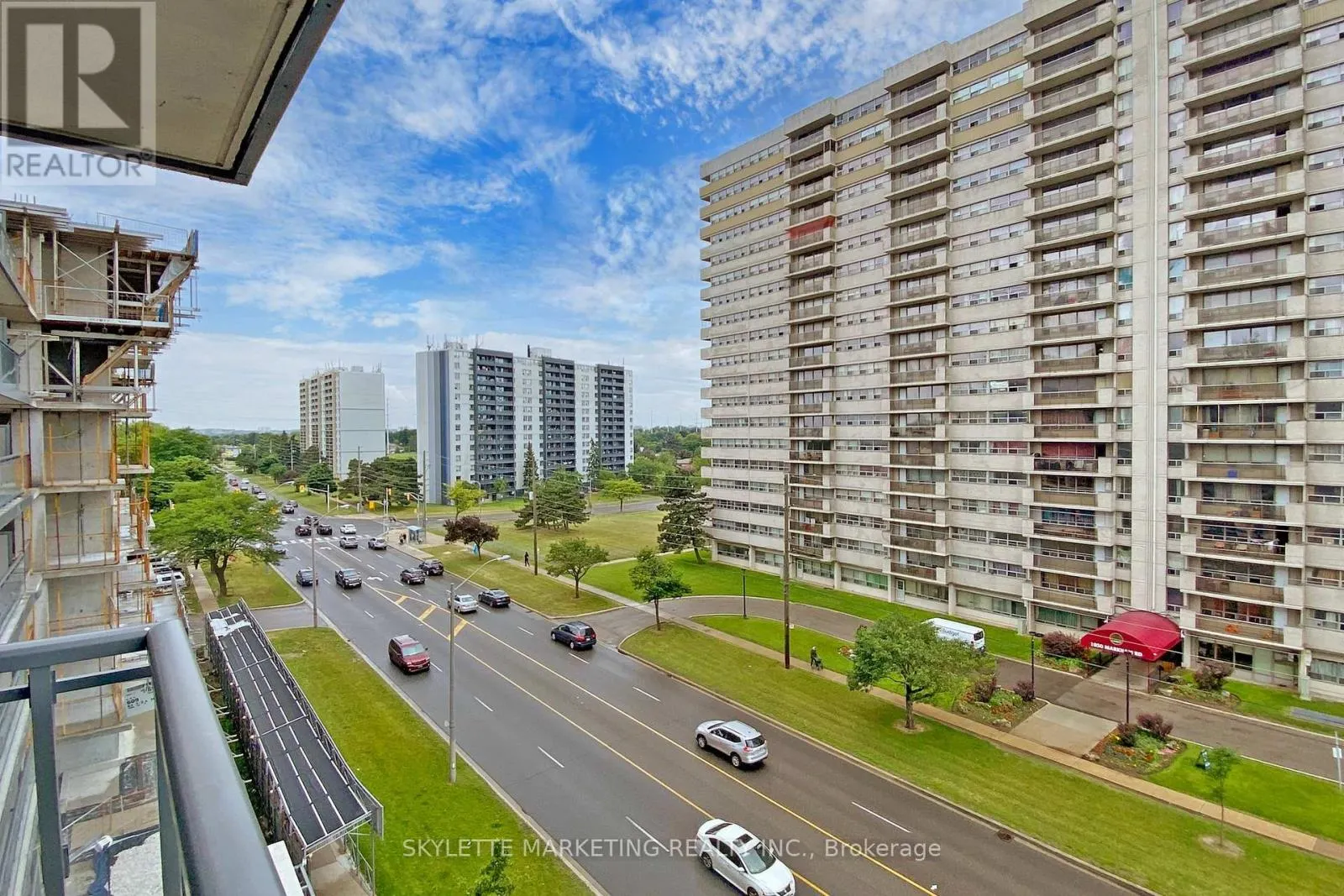 609 - 30 MEADOWGLEN PLACE
