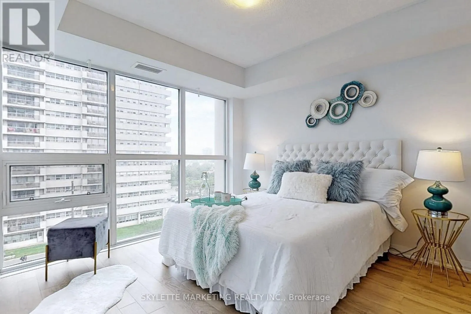 609 - 30 MEADOWGLEN PLACE