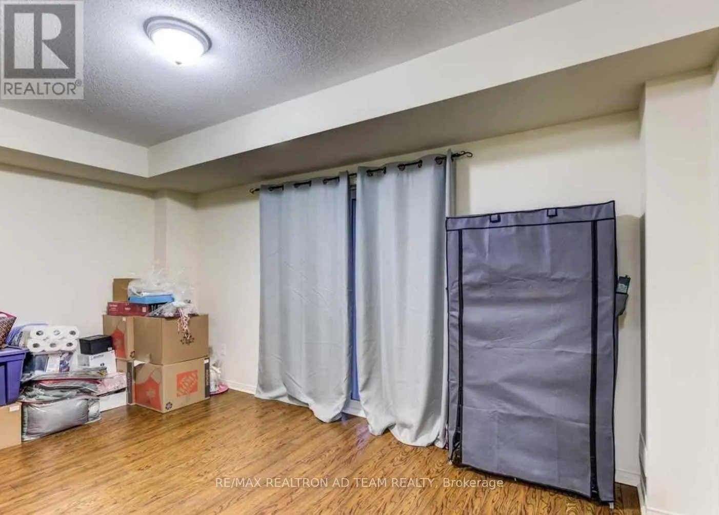 5 BURTONBURY LANE