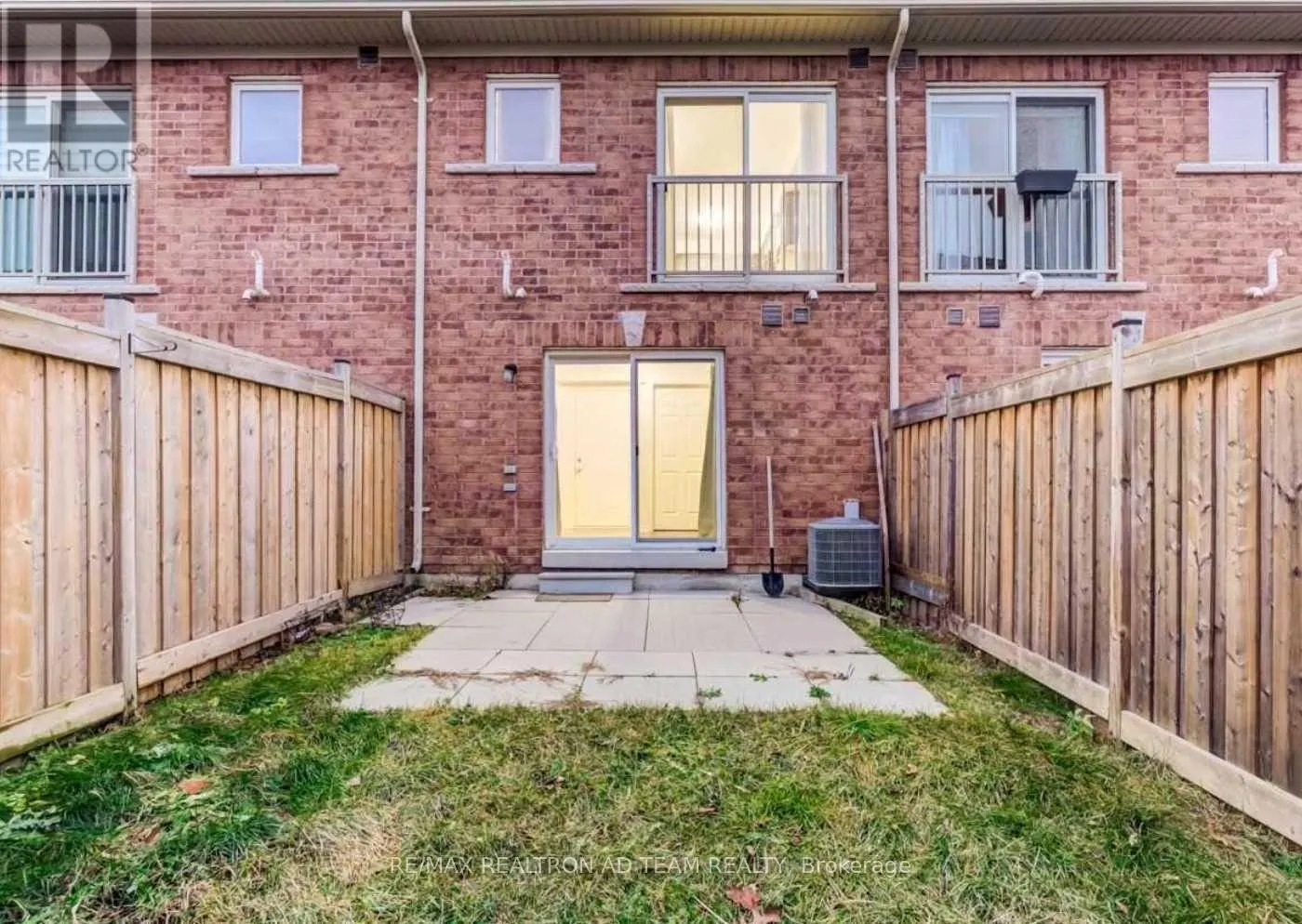 5 BURTONBURY LANE