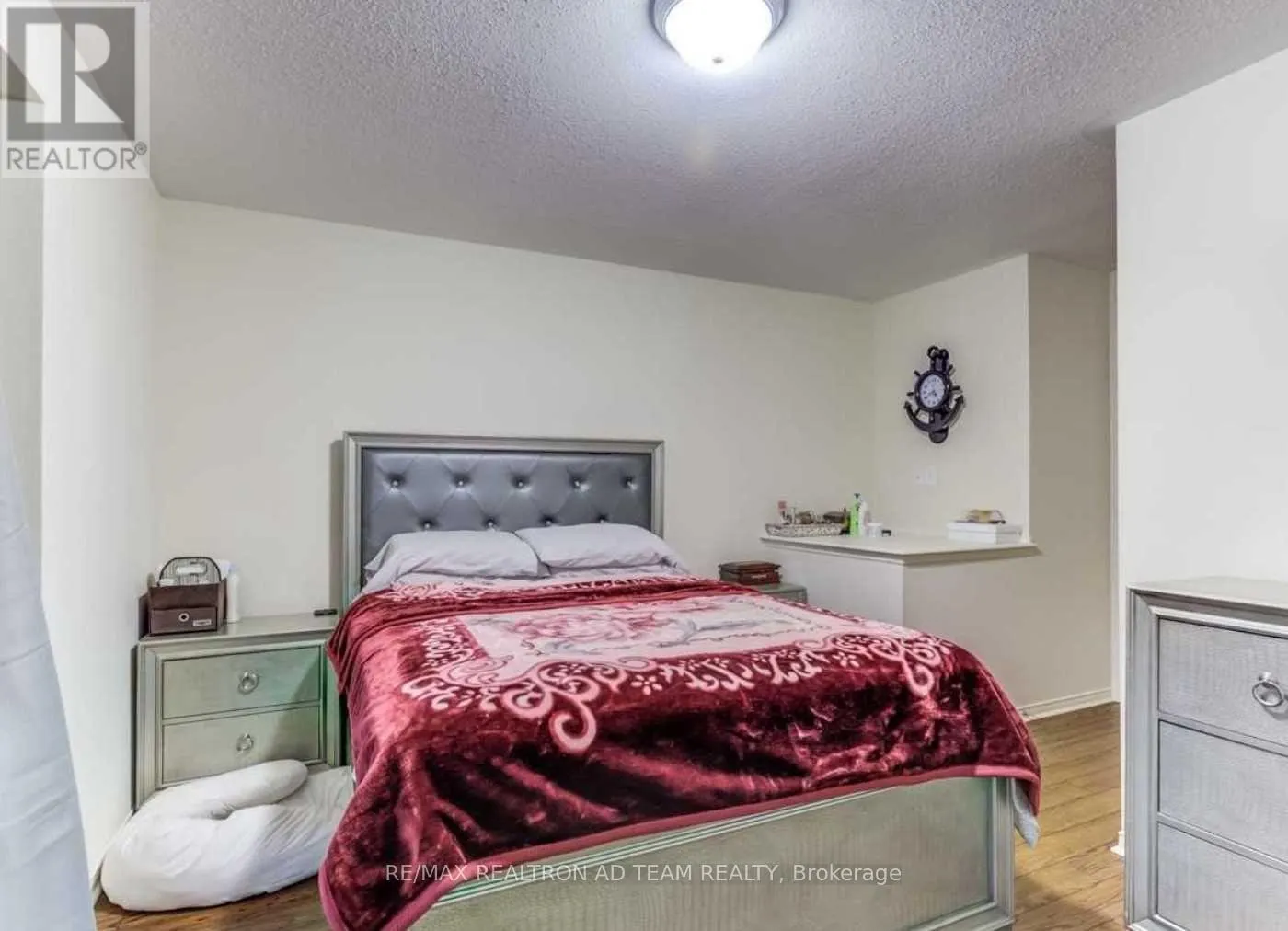 5 BURTONBURY LANE