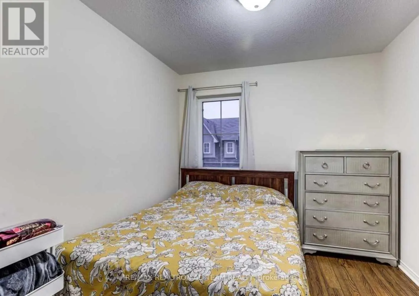 5 BURTONBURY LANE