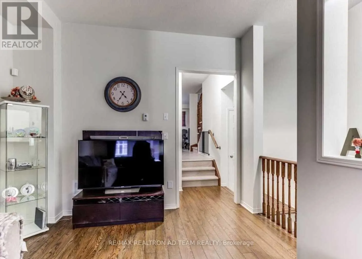 5 BURTONBURY LANE