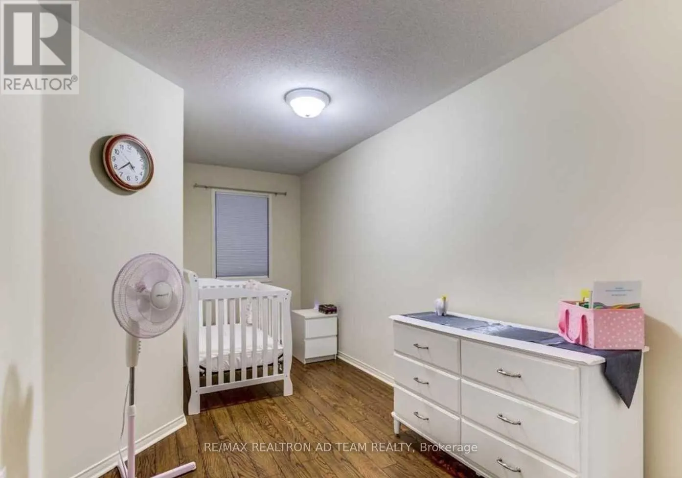 5 BURTONBURY LANE