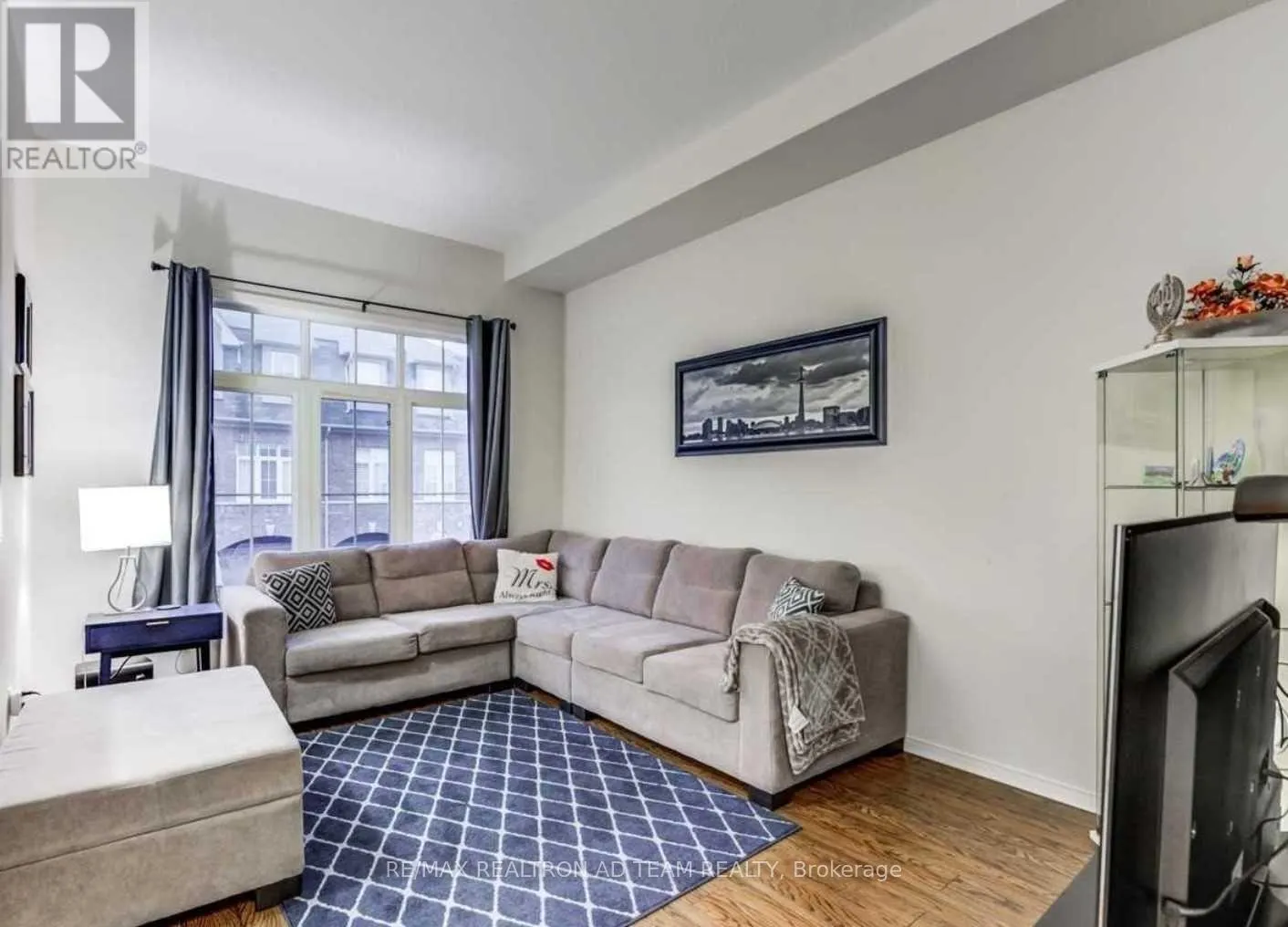 5 BURTONBURY LANE