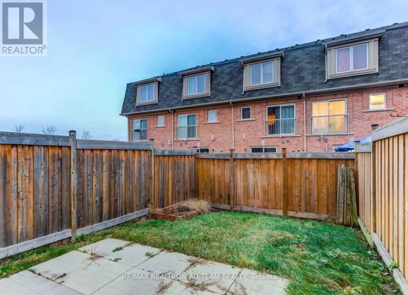 5 BURTONBURY LANE