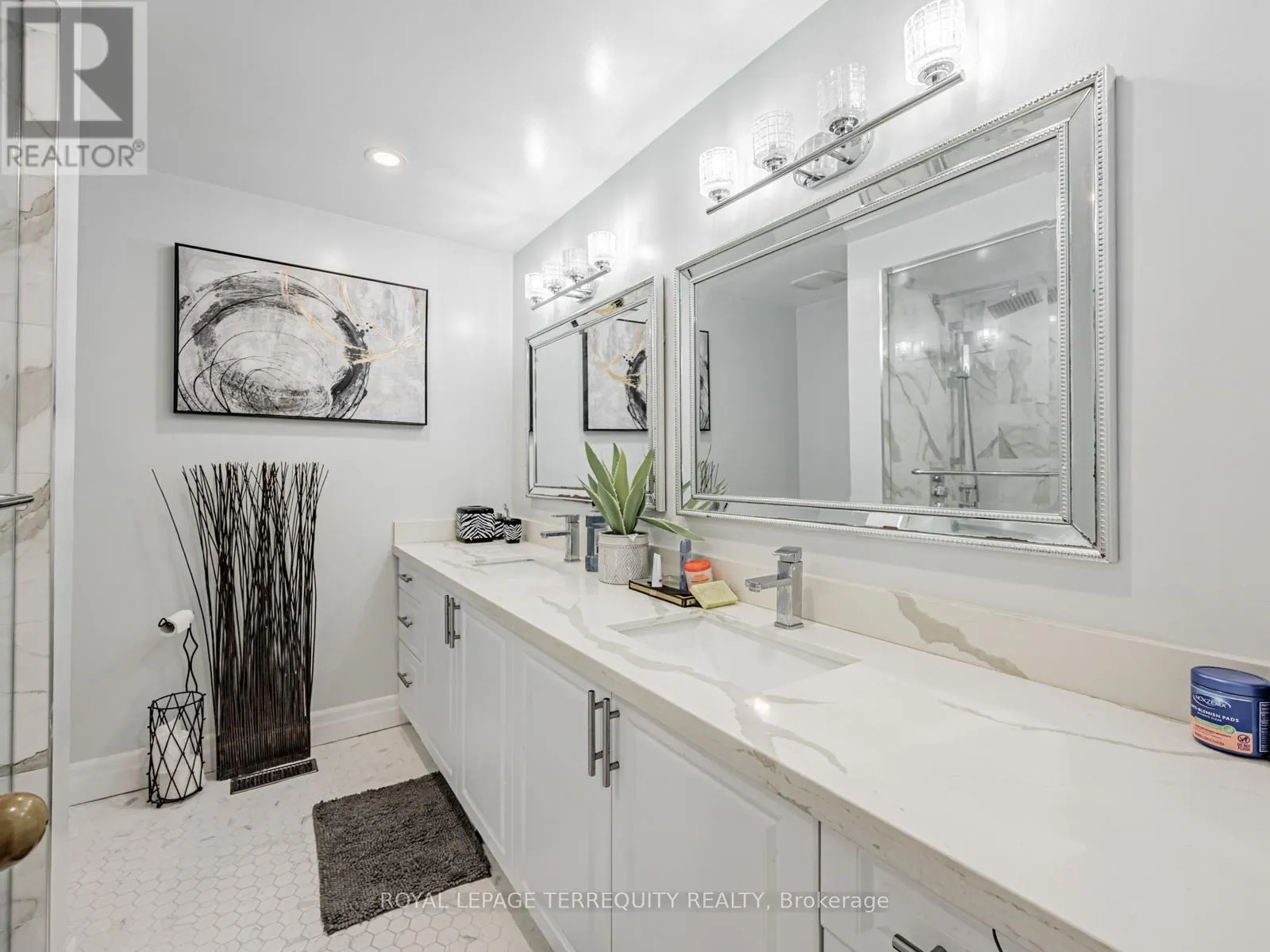 63 ROTHERGLEN ROAD S