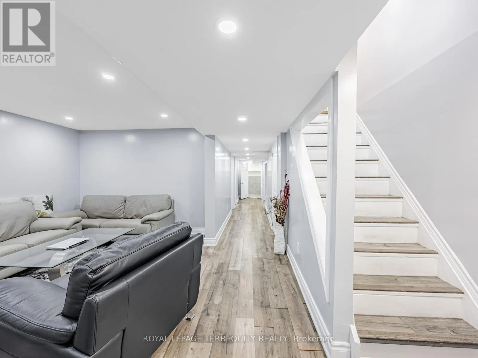 63 ROTHERGLEN ROAD S