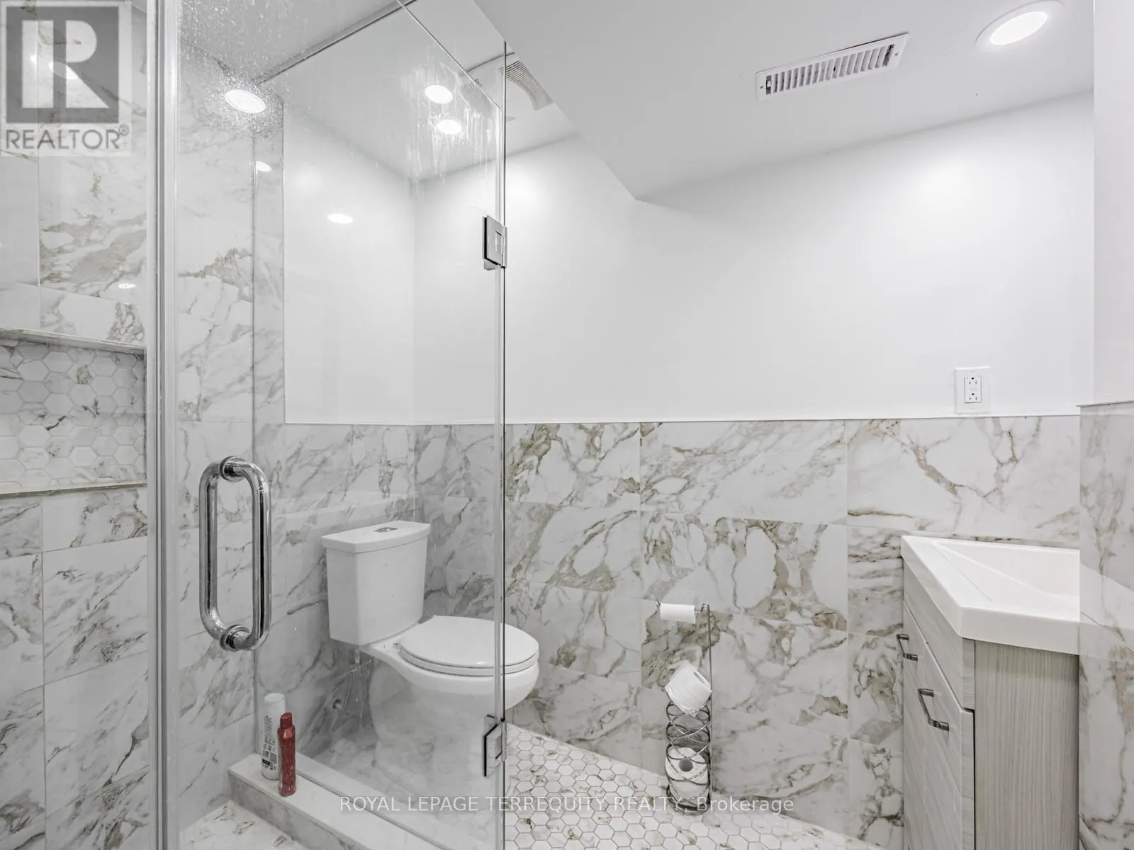 63 ROTHERGLEN ROAD S
