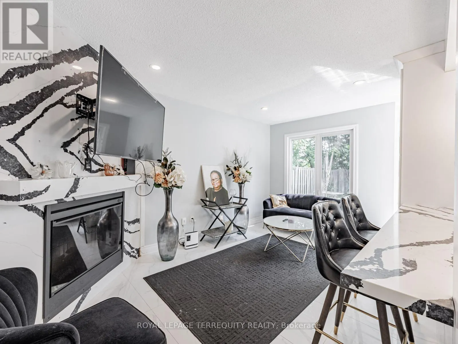 63 ROTHERGLEN ROAD S