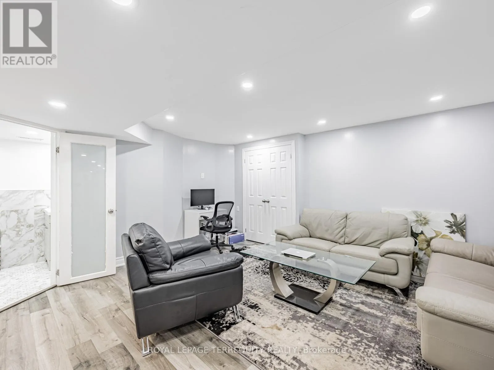 63 ROTHERGLEN ROAD S