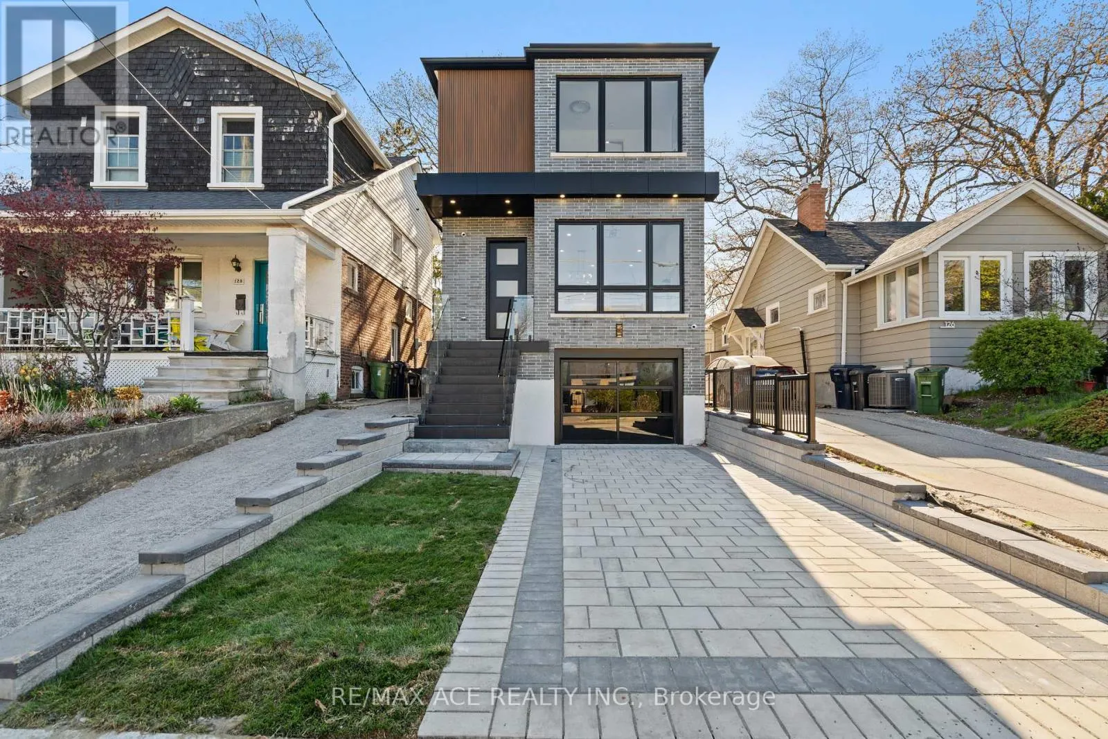 122 WARDEN AVENUE
