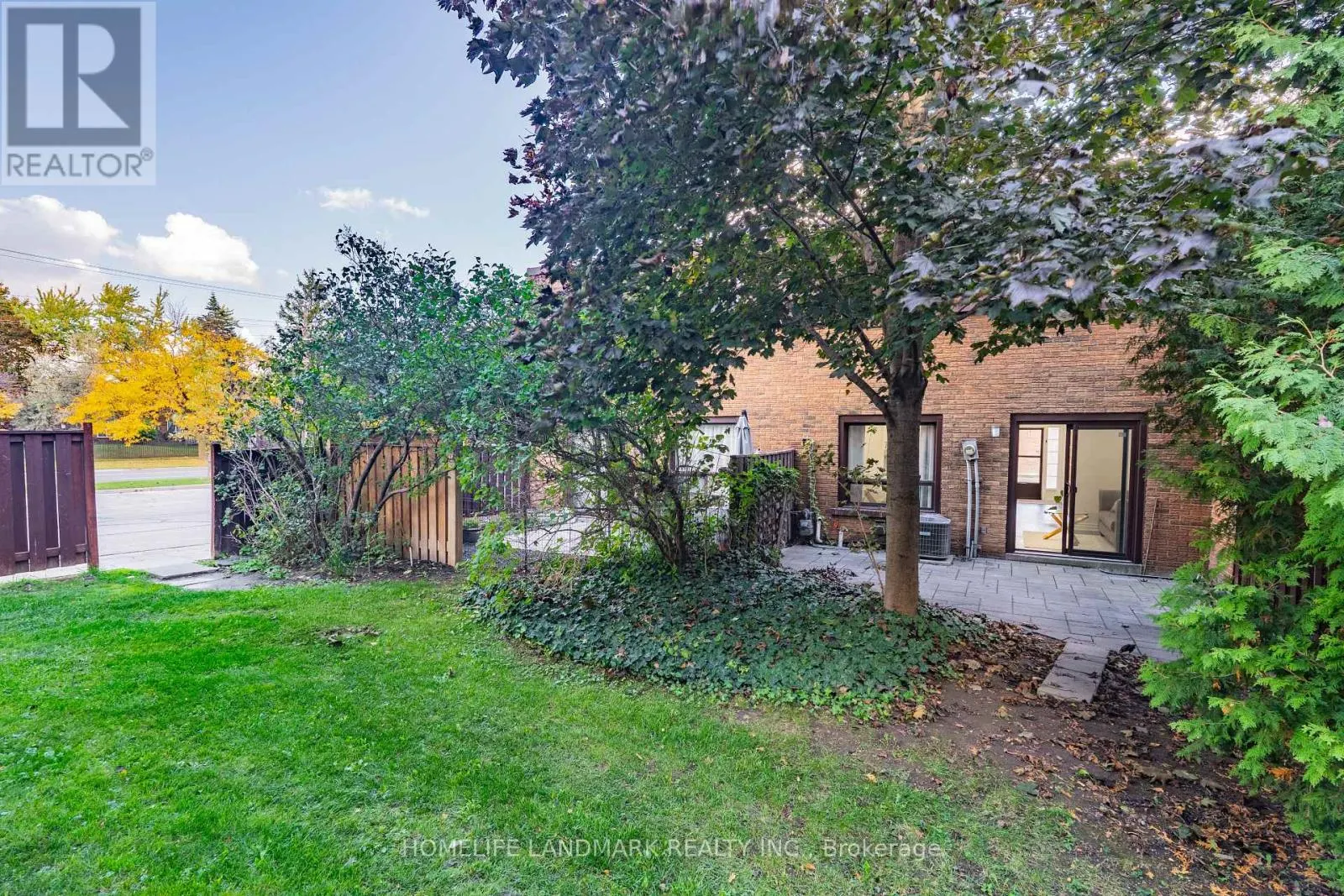 314 SPRUCEWOOD COURT