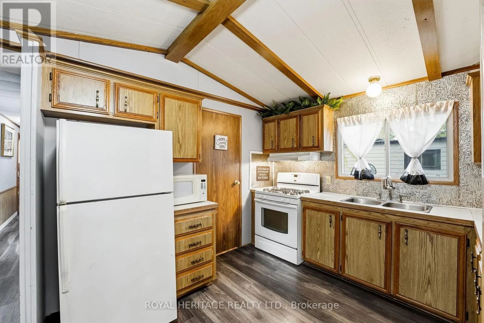 6 - 330 KING STREET E, #6